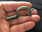Bodemvondst Romeinse versierde BOOG FIBULA met knop romeins, Antiek en Kunst, Ophalen of Verzenden