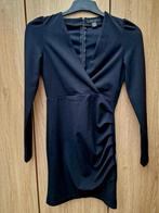 NIEUW Zwarte Amisu jurk mt 36 leuke rimpeling, Ophalen, Zwart, Nieuw, Maat 36 (S)