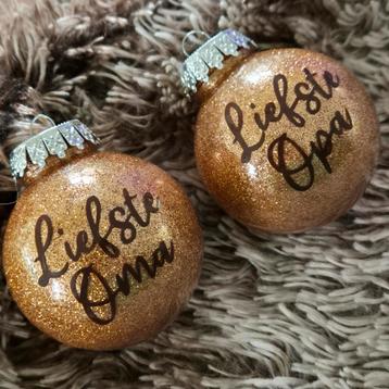 Kerstbal opa oma  beschikbaar voor biedingen