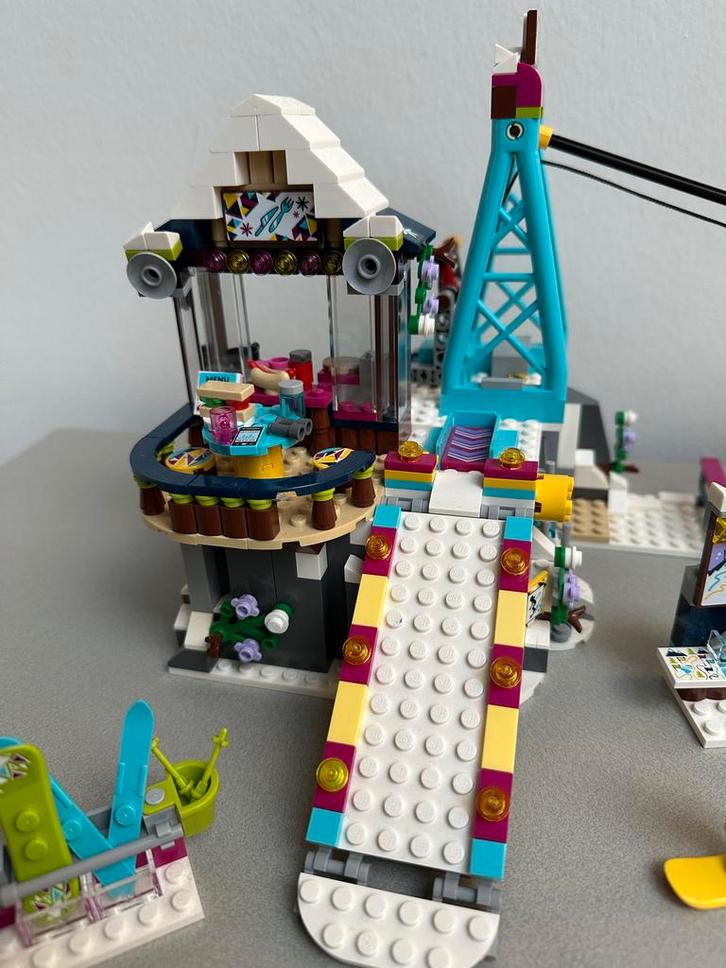 LEGO Friends 41324 Sneeuw Resort Skilift, Kinderen en Baby's, Speelgoed | Duplo en Lego, Gebruikt, Lego, Complete set, Ophalen of Verzenden