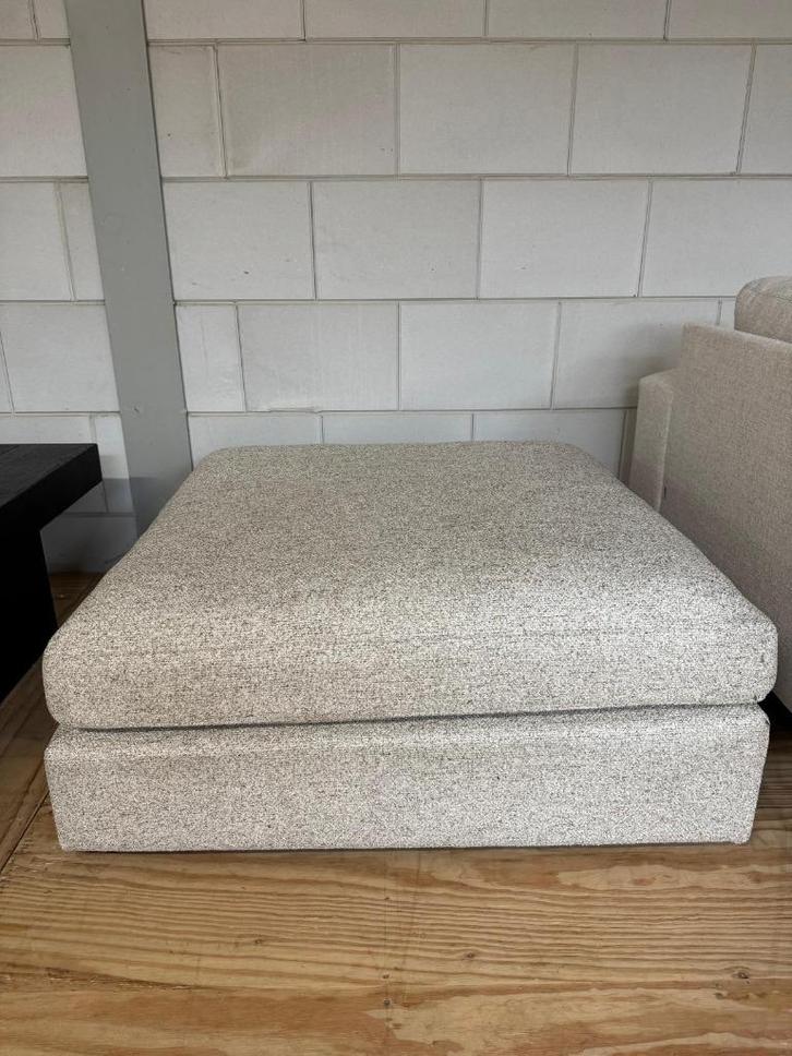 Hocker Victoria l Whoon l Room108 l van €441,- voor €219,-, Huis en Inrichting, Banken | Voetenbanken en Poefen, Nieuw, 100 tot 125 cm