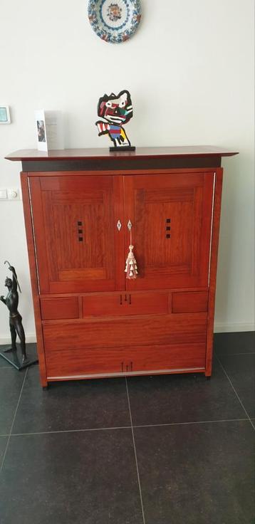 Schuitema Servieskast - Prachtige Houten Kast beschikbaar voor biedingen