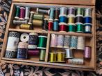 Mooie vintage box vol met lurex garen, Ophalen of Verzenden, Zo goed als nieuw, Overige thema's, Overige typen