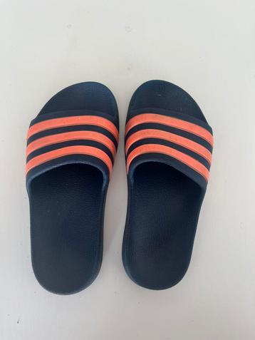 Adilette badslippers maat 31 beschikbaar voor biedingen
