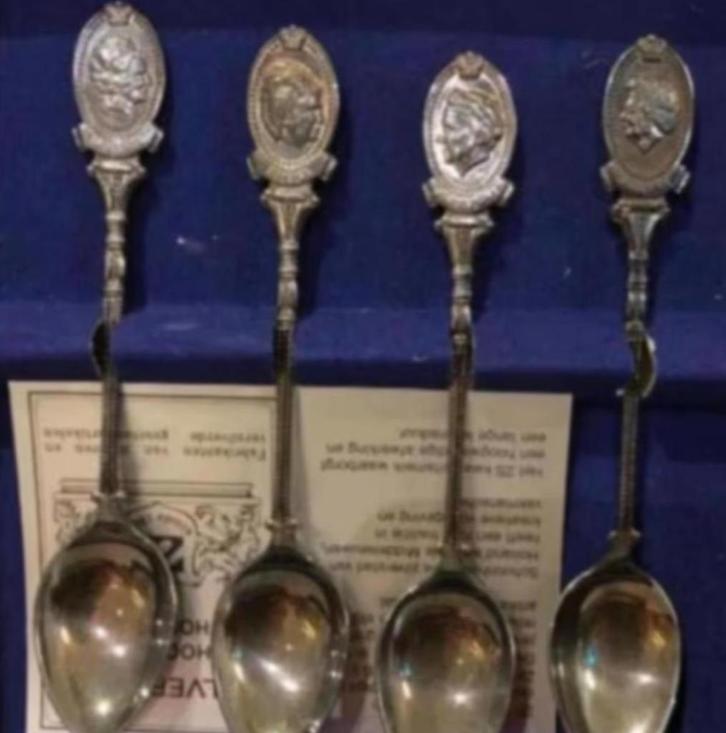 4 verzilverde lepeltjes Koningshuis - Zilverstad Schoonhoven, Verzamelen, Koninklijk Huis en Royalty, Zo goed als nieuw, Speld(je) of Lepel(tje)