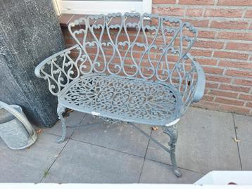 Vintage gietijzer tuinbank barok beschikbaar voor biedingen