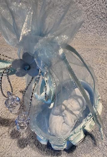 geboorte bedankjes ,69 stuks wiegje met baby beschikbaar voor biedingen