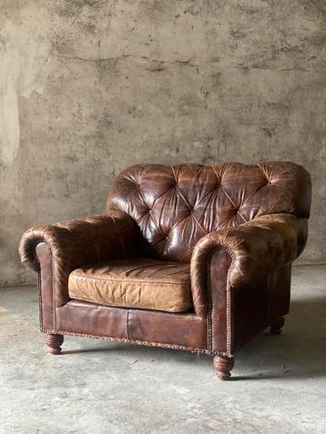 Grote Chesterfield fauteuil beschikbaar voor biedingen