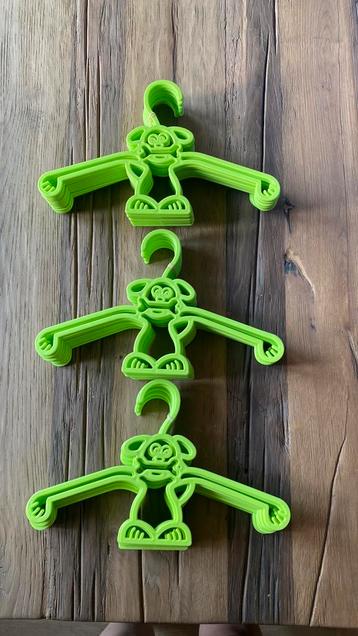 Kledinghangers kinderkleding 32 stuks  beschikbaar voor biedingen
