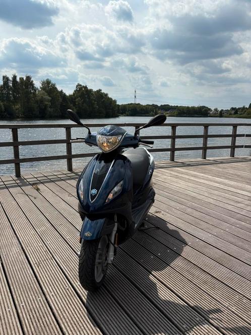 Piaggio Fly 4T 2017 blauw, Fietsen en Brommers, Scooters | Piaggio, Fly, Maximaal 25 km/u, Benzine, Ophalen
