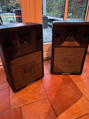 2 x Electrovoice S200  beschikbaar voor biedingen