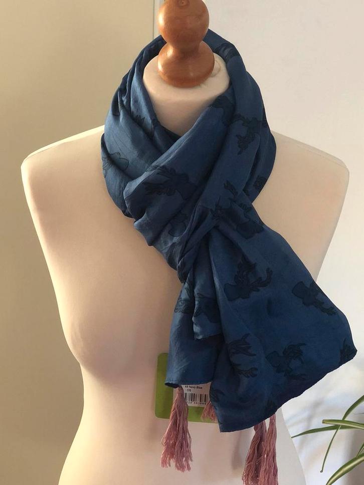 Leuke nieuwe sjaal van Erfurt Luxury, 100% silk, Kleding | Dames, Mutsen, Sjaals en Handschoenen, Nieuw, Sjaal, Ophalen of Verzenden