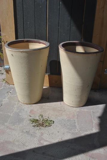 Potten, 2 stuks, aardewerk, groot formaat, 42 cm hoog beschikbaar voor biedingen