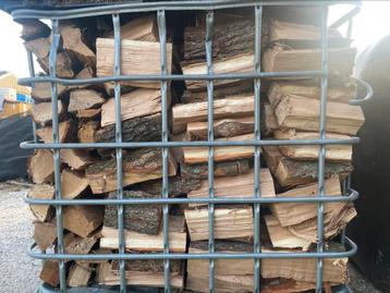 Vers gekloofd eikenhout gestapeld 1,2 m3 beschikbaar voor biedingen