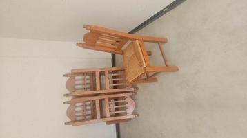 5 klooster stoelen, 6 zittingen. GRATIS af te halen Geleen.  beschikbaar voor biedingen