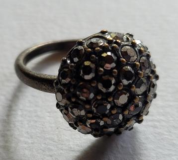 Aparte RING / Damesring met PYRIET Ringmaat: 17 beschikbaar voor biedingen