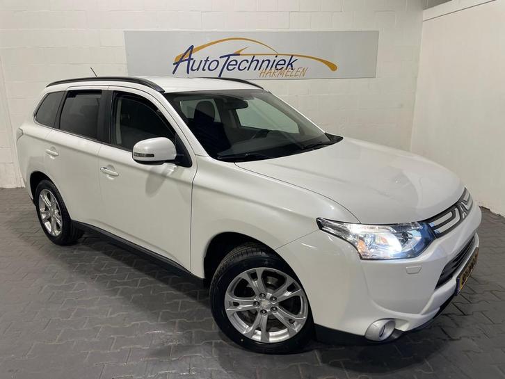 Mitsubishi Outlander 2.0 Intense+ *7PERS*NL-Auto*Trekhaak*, Auto's, Mitsubishi, Bedrijf, Te koop, Outlander, Metallic lak, Benzine