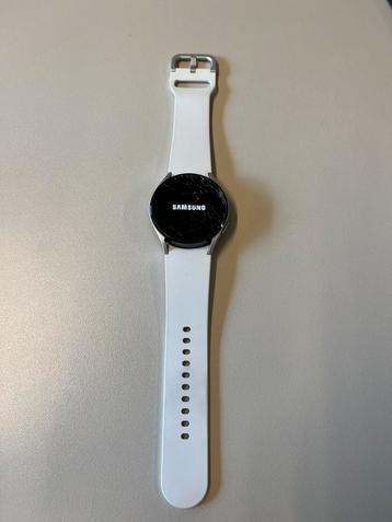 Samsung Galaxy Watch4 (40mm, 16GB) beschikbaar voor biedingen