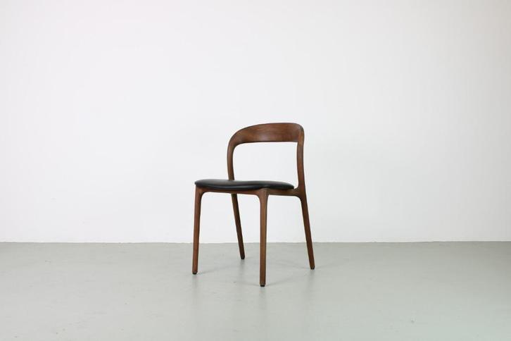 Artisan Neva light , Europees walnoot, zwart leder, Huis en Inrichting, Stoelen, Nieuw, Vijf, Zes of meer stoelen, Hout, Leer