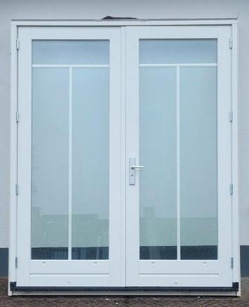 Mooie hardhouten openslaande tuindeuren inclusief kozijn! 

 beschikbaar voor biedingen