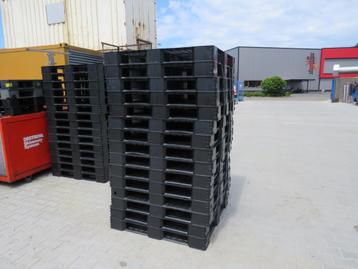 kunststof pallet pallets 110x110cm  beschikbaar voor biedingen
