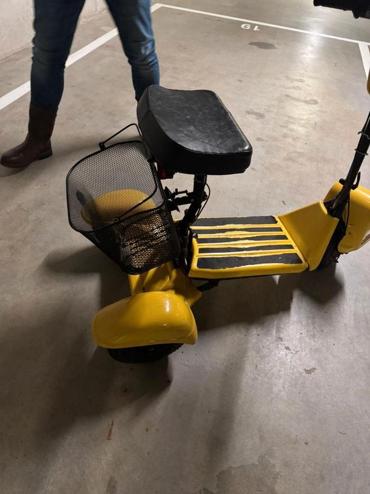 Scootmobiel geel handzaam met drager auto, Diversen, Brommobielen en Scootmobielen, Gebruikt, 11 t/m 15 km/u, Ophalen