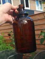 Originele vintage apothekersfles van bruin glas met handvat, Overige kleuren, Ophalen of Verzenden, Minder dan 50 cm, Glas