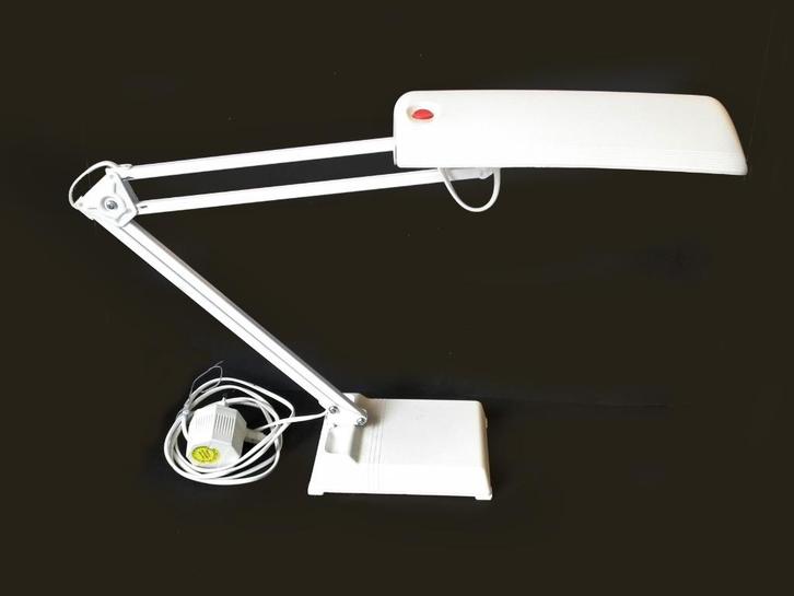 Witte bureaulamp Fins design, Huis en Inrichting, Lampen | Tafellampen, Gebruikt, 50 tot 75 cm, Kunststof, Metaal, Ophalen of Verzenden