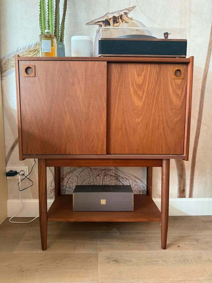 Vintage notenhout drankenkast, Huis en Inrichting, Kasten | Overige, Zo goed als nieuw, Ophalen