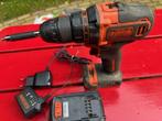 Black en Decker accuboor met accu en lader., Doe-het-zelf en Verbouw, Gereedschap | Boormachines, Ophalen of Verzenden, Gebruikt