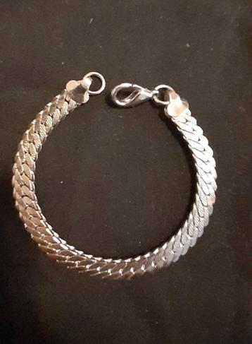 Zilverkleurige Armband beschikbaar voor biedingen