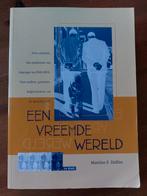 Een vreemde wereld (Martine Delfos), Ophalen of Verzenden, Zo goed als nieuw