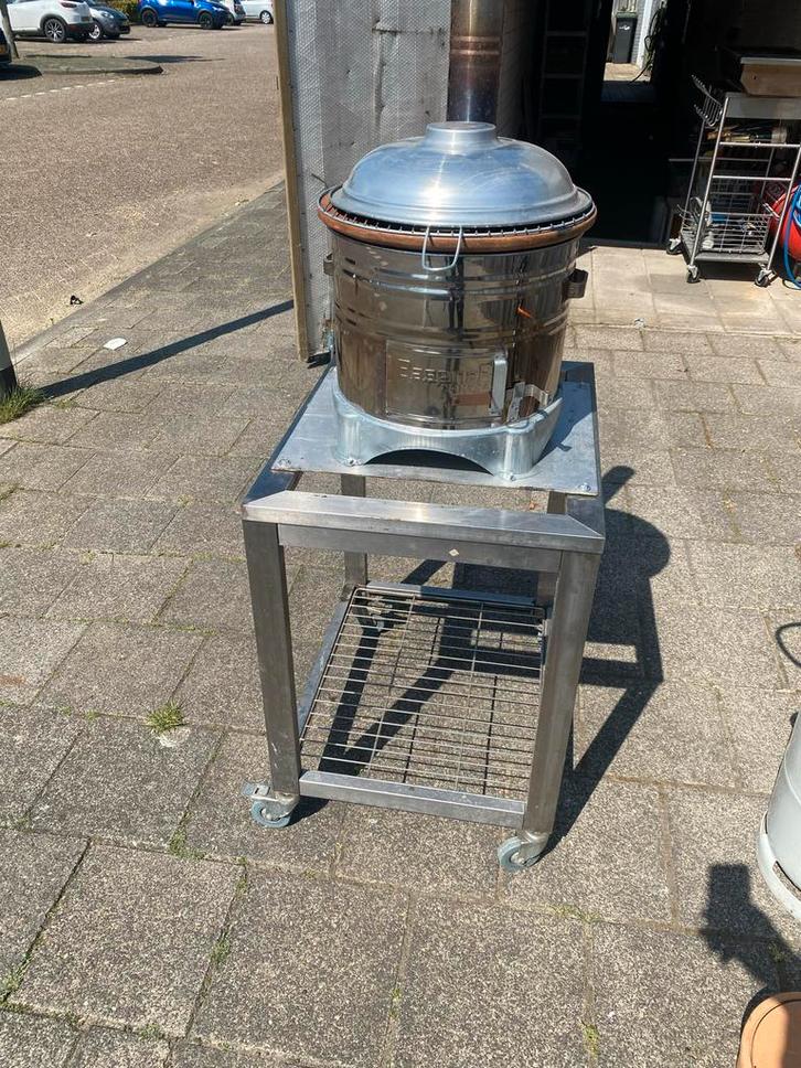 BBQ met steenoven schaal op wielen RVS ,1 keer gebruikt, Tuin en Terras, Houtskoolbarbecues, Gebruikt, Ophalen