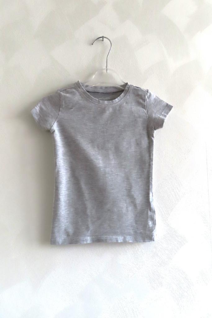 T-Shirt Grijs mt 98/104 (4492), Kinderen en Baby's, Kinderkleding | Maat 98, Zo goed als nieuw, Meisje, Shirt of Longsleeve, Ophalen of Verzenden