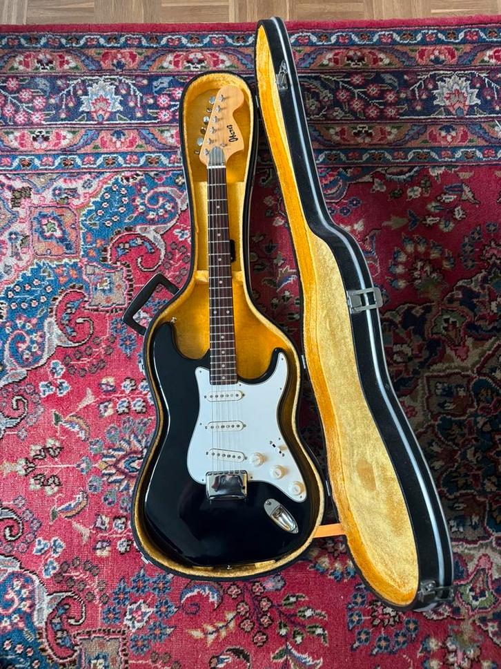 Ibanez 2375 Stratocaster Black Pre-Lawsuit, Muziek en Instrumenten, Snaarinstrumenten | Gitaren | Elektrisch, Solid body, Ibanez