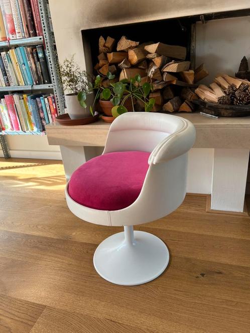 Designstoel met vintage flair, Huis en Inrichting, Fauteuils, Zo goed als nieuw, Ophalen of Verzenden