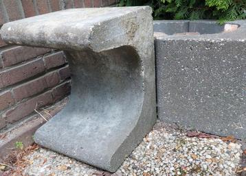 5 x U blok beton 40 x 30 x 30 voor tuinbank of bloembak beschikbaar voor biedingen