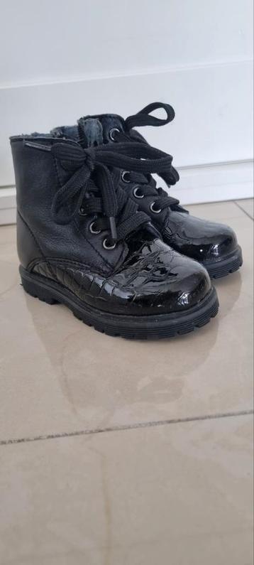 Gevoerde boots maat 23 beschikbaar voor biedingen