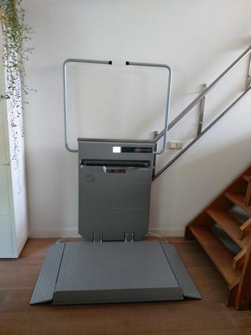 Plateautraplift geschikt voor 7 treden. beschikbaar voor biedingen