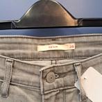 Levi Levi's 712 slim licht grijze jeans mt 28 / S nr 46978, ., Ophalen of Verzenden, Zo goed als nieuw, W28 - W29 (confectie 36)