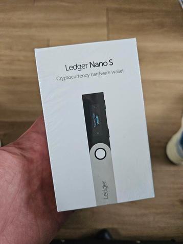 Ledger Nano S hardware wallet voor oa Bitcoin en Ethereum beschikbaar voor biedingen