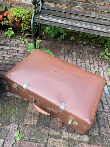 Ouderwetse koffer, jaren -50 beschikbaar voor biedingen