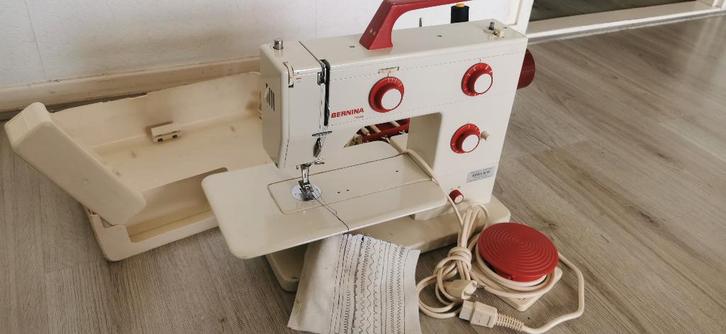 Naaimachine BERNINA nova 900 Compleet, Hobby en Vrije tijd, Naaimachines en Toebehoren, Zo goed als nieuw, Naaimachine, Bernina