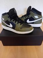 Jordan 1 olive black maat 39, Kleding | Heren, Schoenen, Ophalen of Verzenden, Zo goed als nieuw, Zwart
