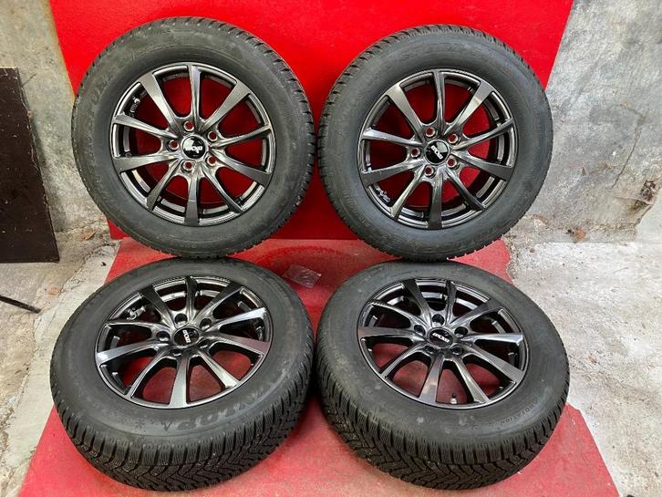 Winterbanden Suzuki Vitara 2015 t/m 2025 215/60R16 Dunlop, Auto-onderdelen, Banden en Velgen, Banden en Velgen, Winterbanden, 16 inch