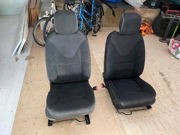 2 auto stoelen mogen weg tegen elk aannemelijk bod beschikbaar voor biedingen