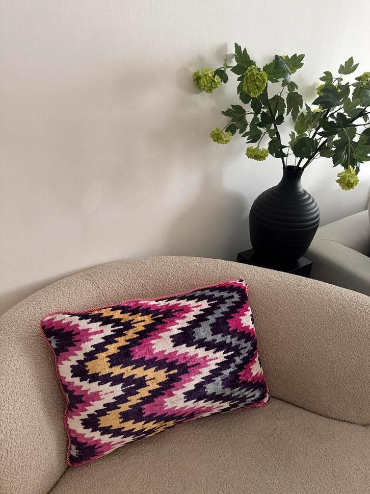 Decoratief kussen fluweel print zigzag kleur - nieuw, Huis en Inrichting, Woonaccessoires | Kussens, Zo goed als nieuw, Ophalen of Verzenden