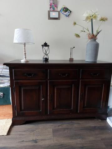 Mooi dressoir beschikbaar voor biedingen