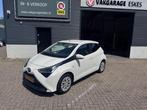 Toyota Aygo 1.0 VVT-i x-play 5 Drs. Airco, Navi. Bleuth. Cam, Voorwielaandrijving, Gebruikt, Euro 6, 4 stoelen