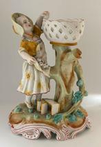 Antiek Porseleinen Figuur met Mand, Ophalen of Verzenden